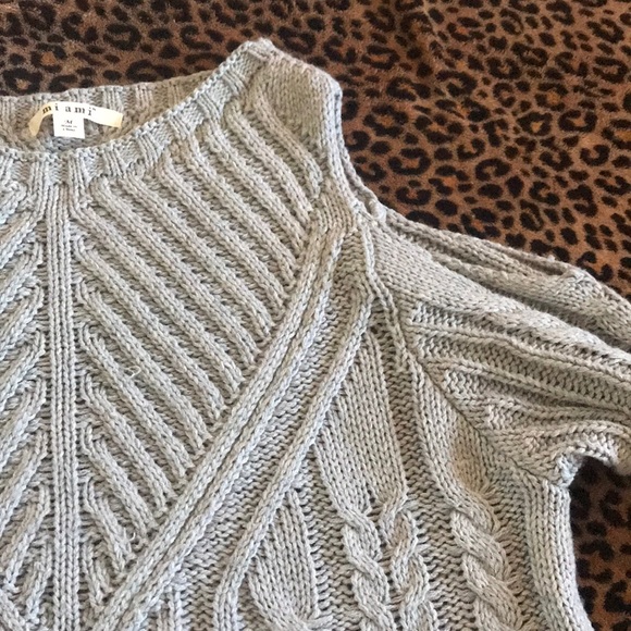 Gray cold shoulder sweater - Picture 2 of 3